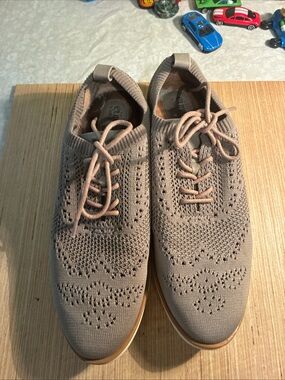 EuroSoft Knit Slip-On Shoe in Taupe size 10. Good condition. Needs cleaning.